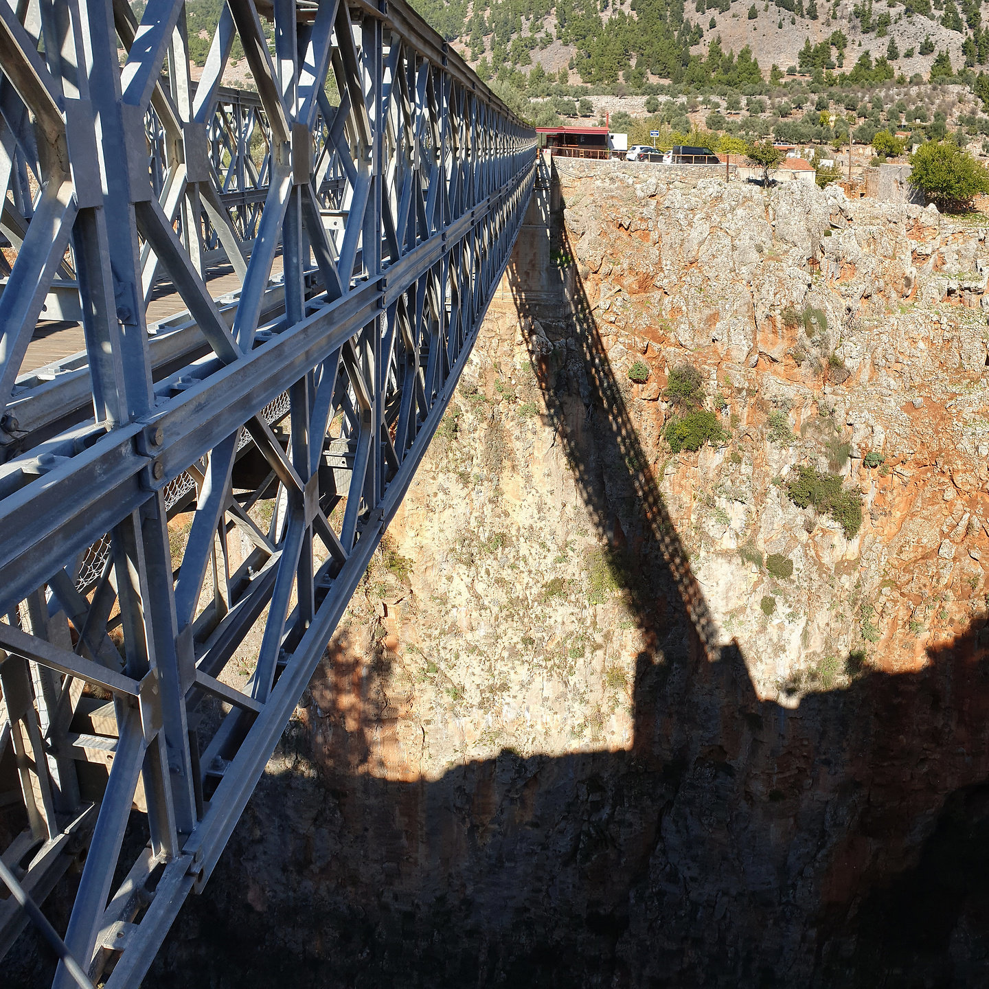 aradena-bridge.jpg