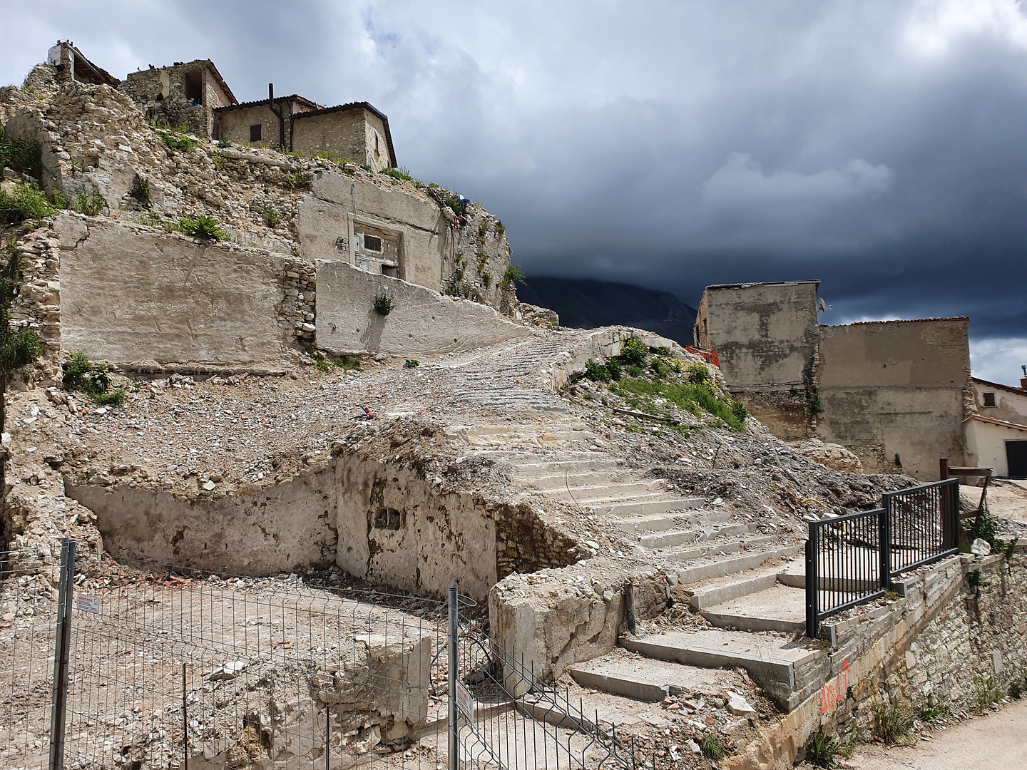 castellucio-ruins2.jpg