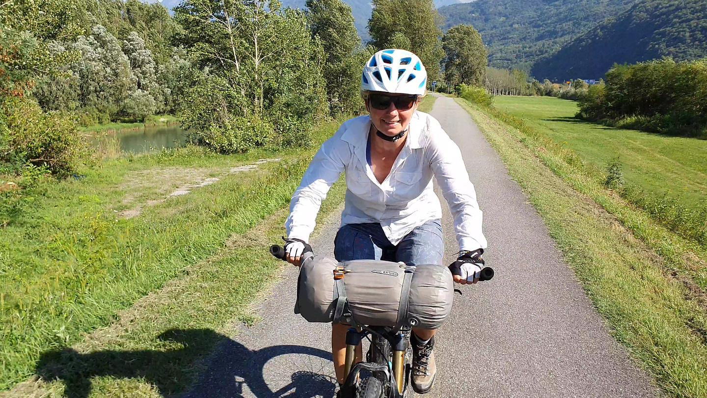 lagocomo-cyclepath.jpg