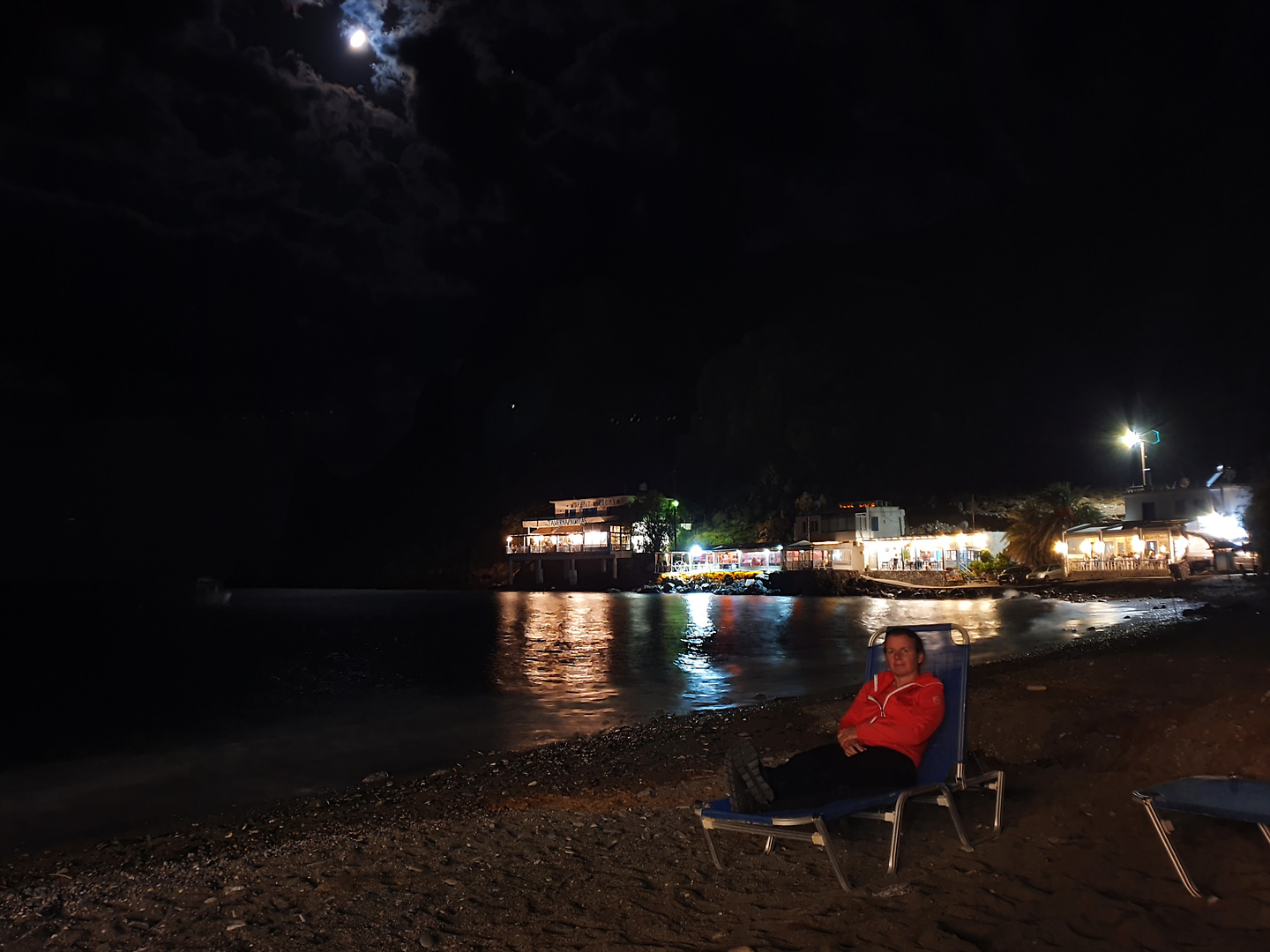 lentas-nightbeach.jpg