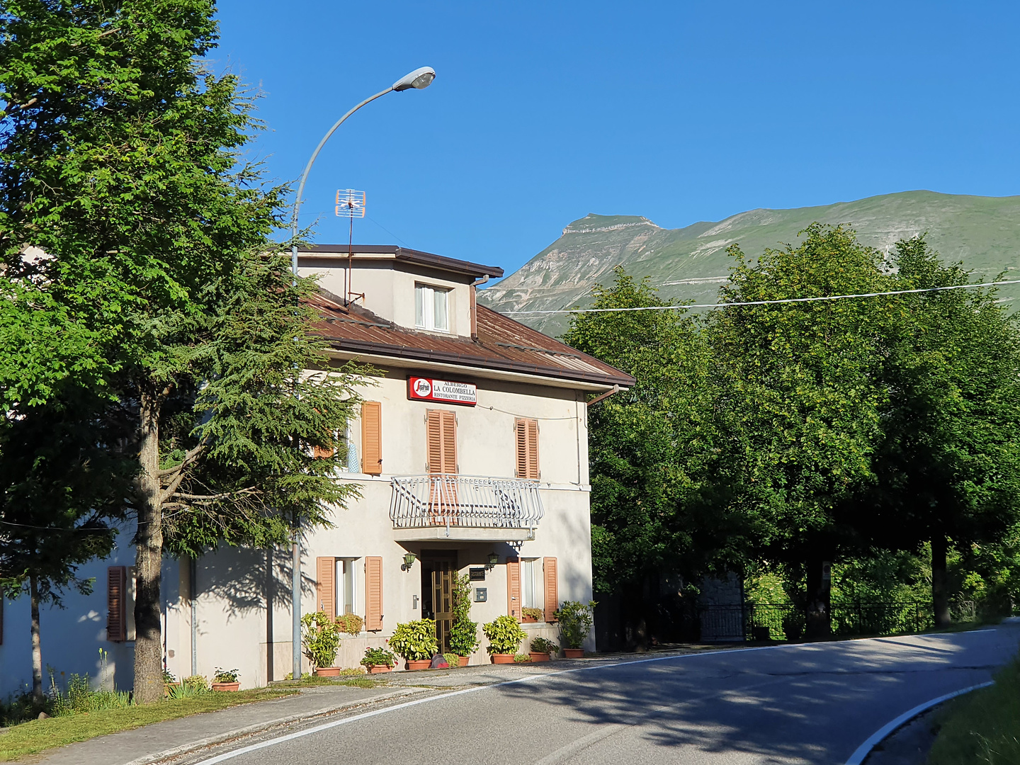 montemonaco-hotel.jpg