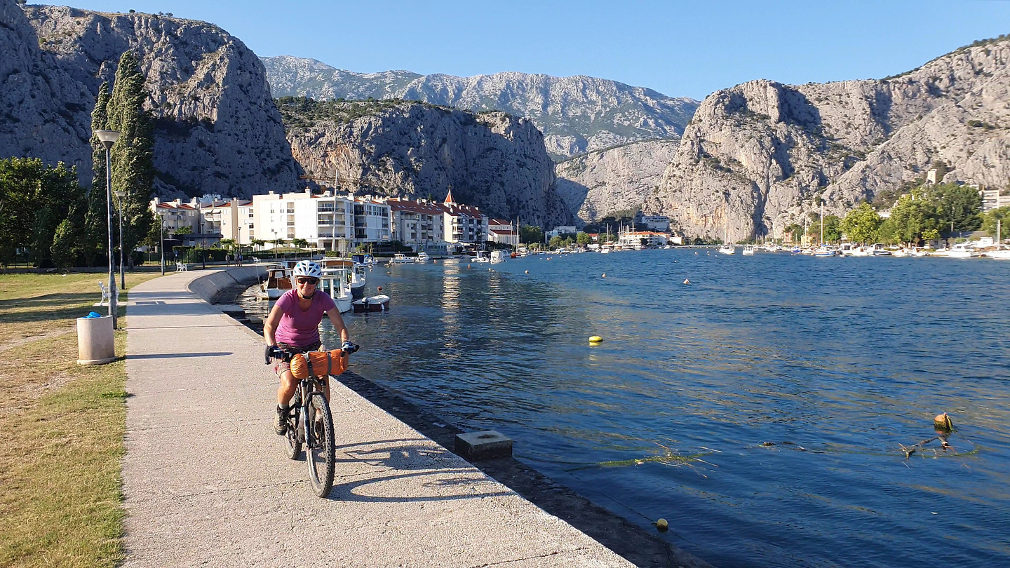 omis-town1.jpg