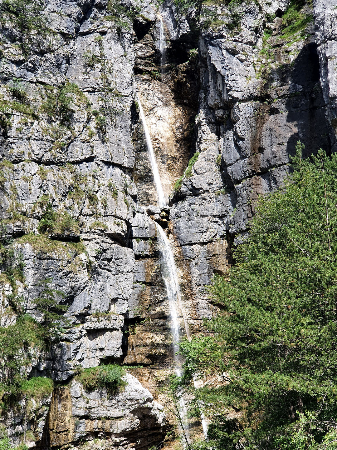 pontebba-waterfall.jpg