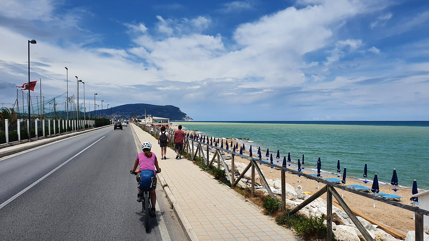 recanati-beachbike2.jpg