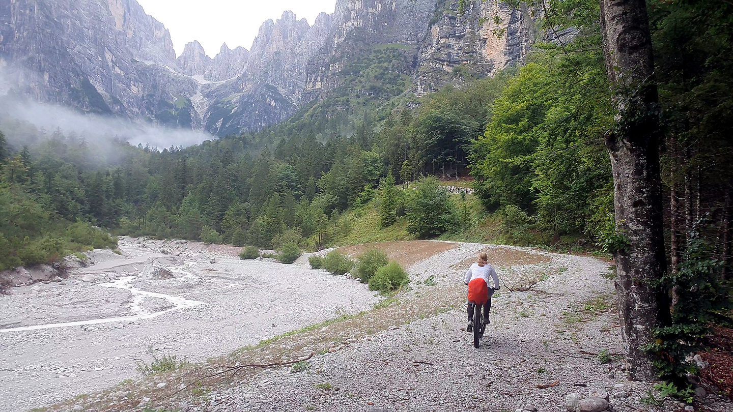 rifugiocroz-uphill1.jpg