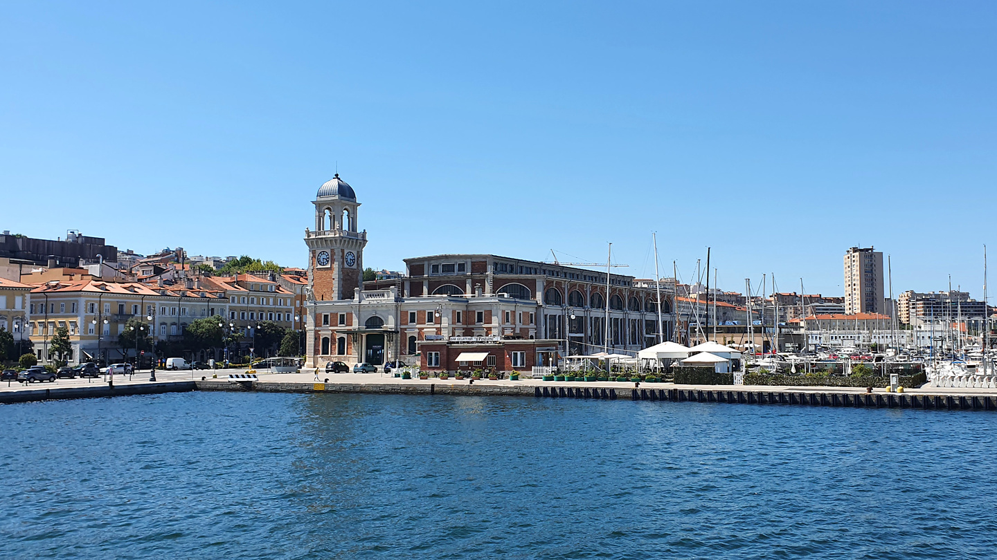 trieste-town1.jpg