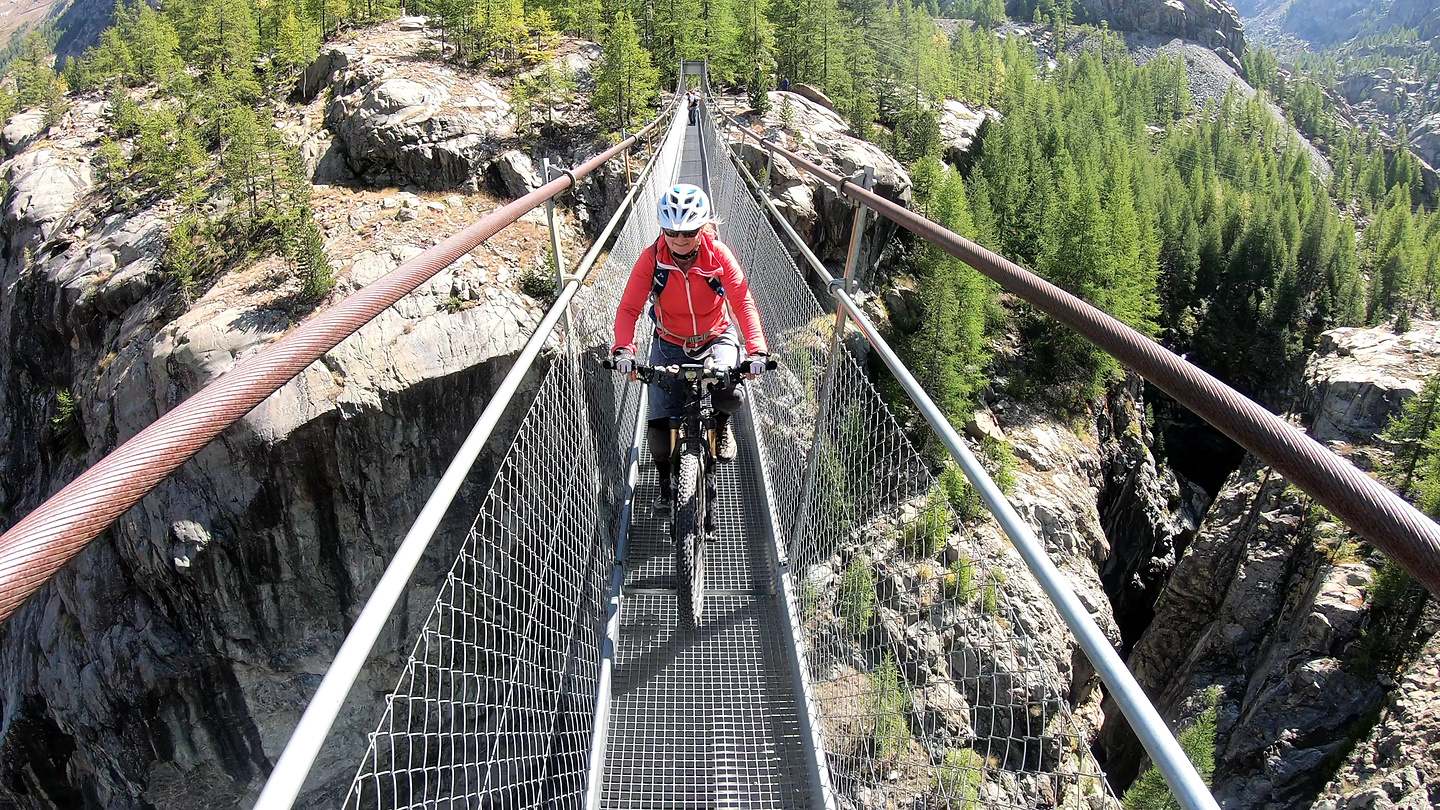 zermatt-swingbridge2.jpg