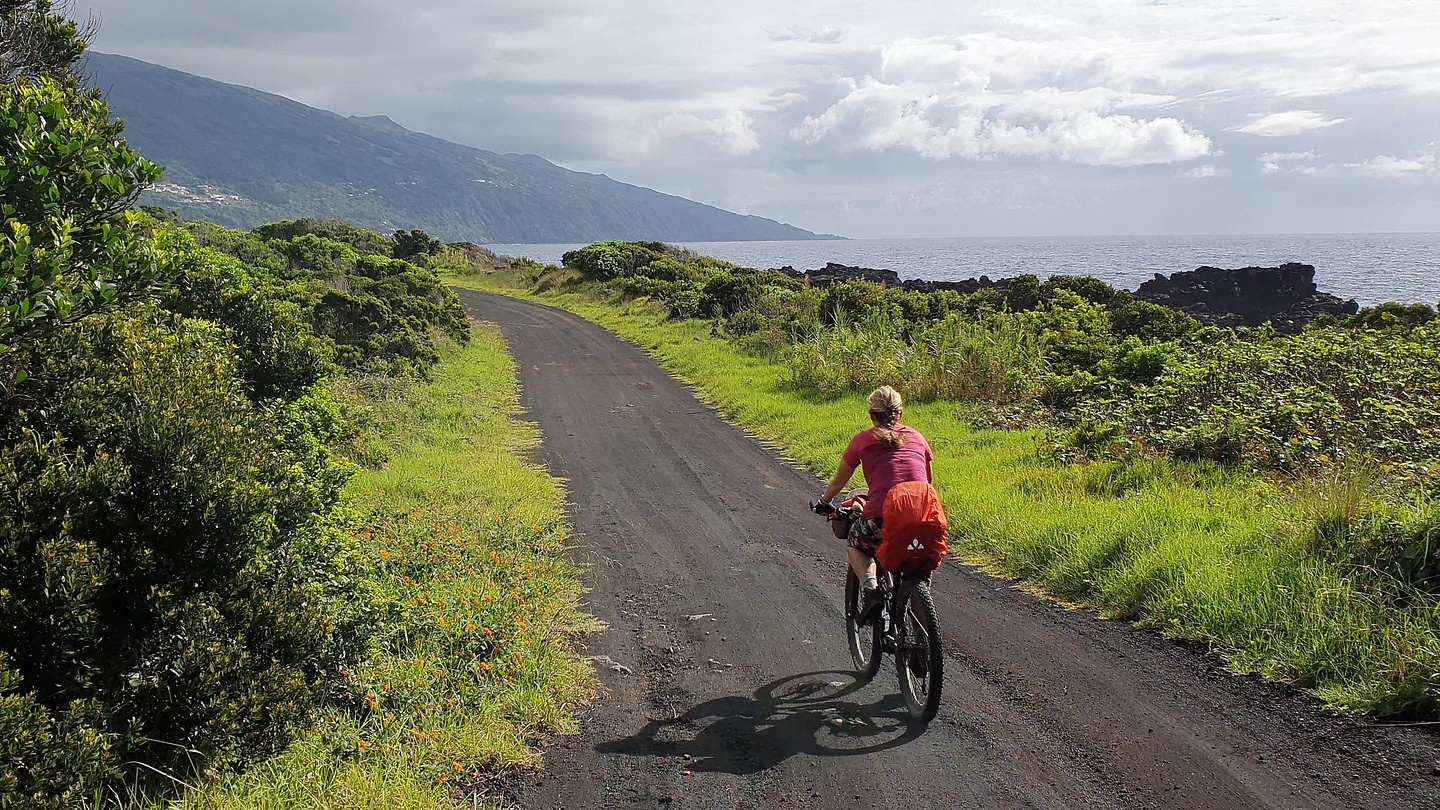 lajes-road2.jpg