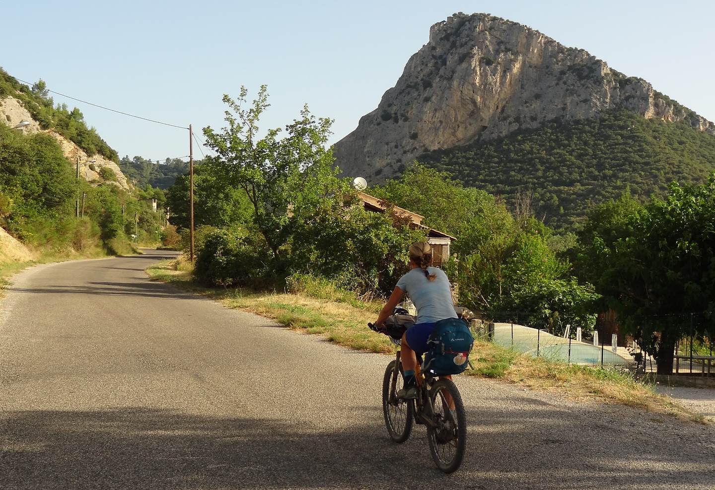 luberon-road1.jpg