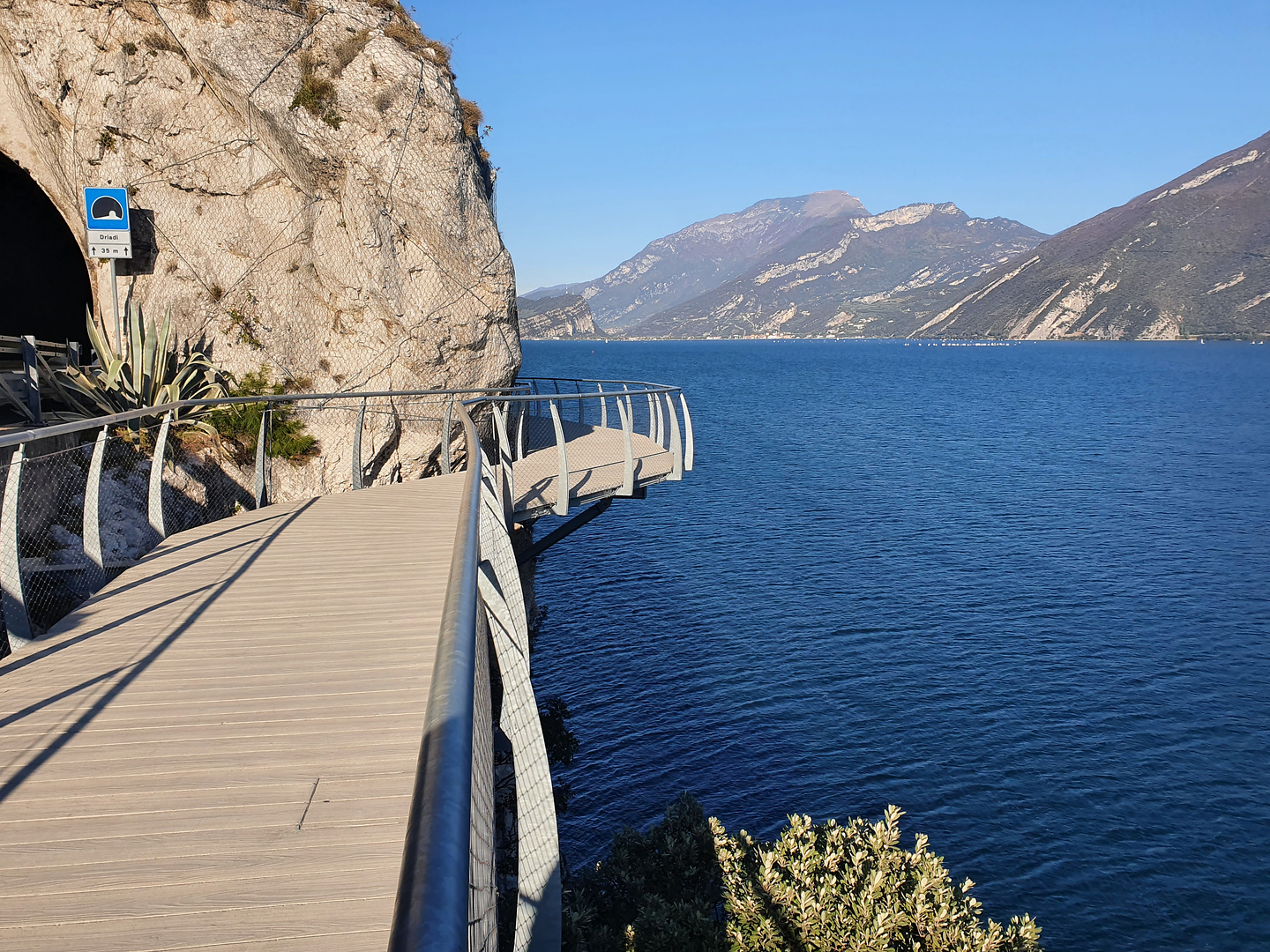 limone-cyclepath1.jpg