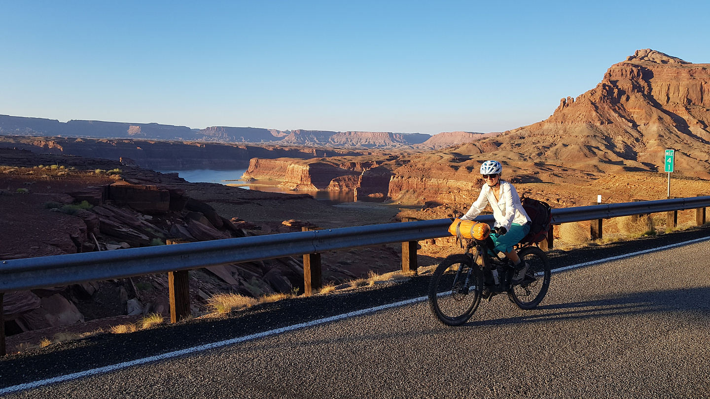 lakepowell-road1.jpg