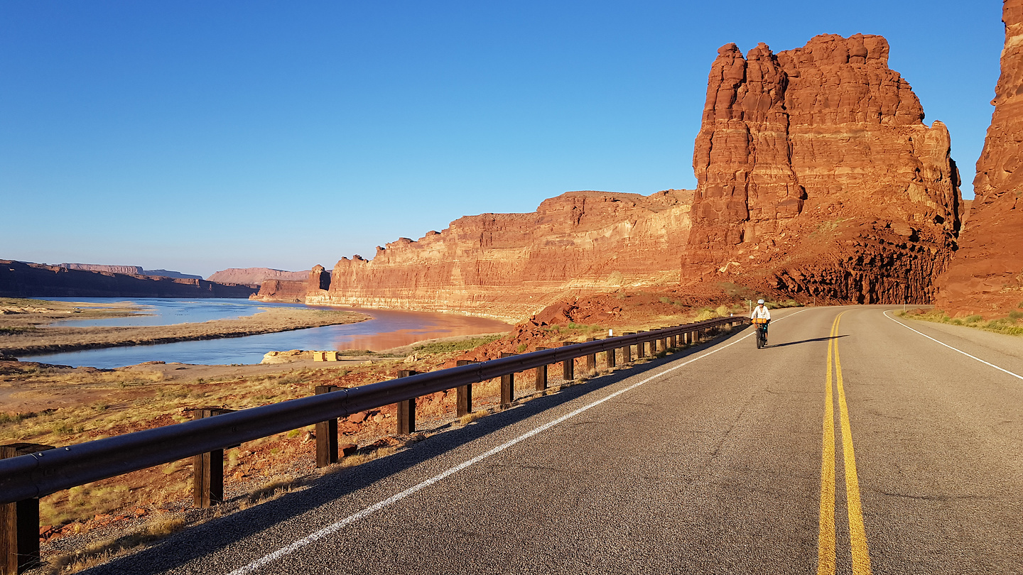 lakepowell-road2.jpg