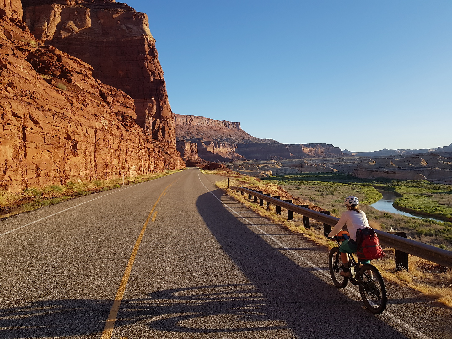 lakepowell-road3.jpg