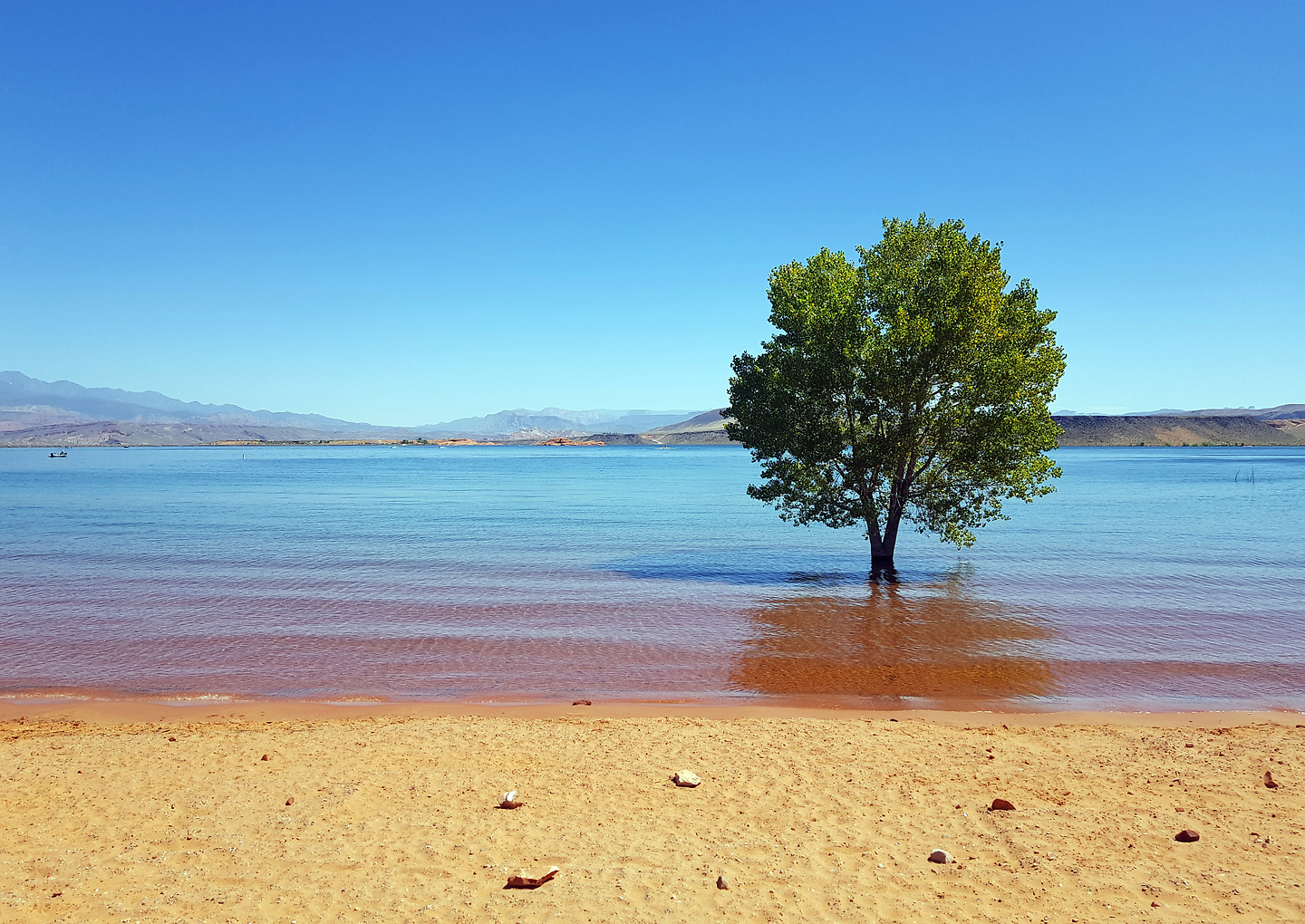 sandhollow-lake1.jpg