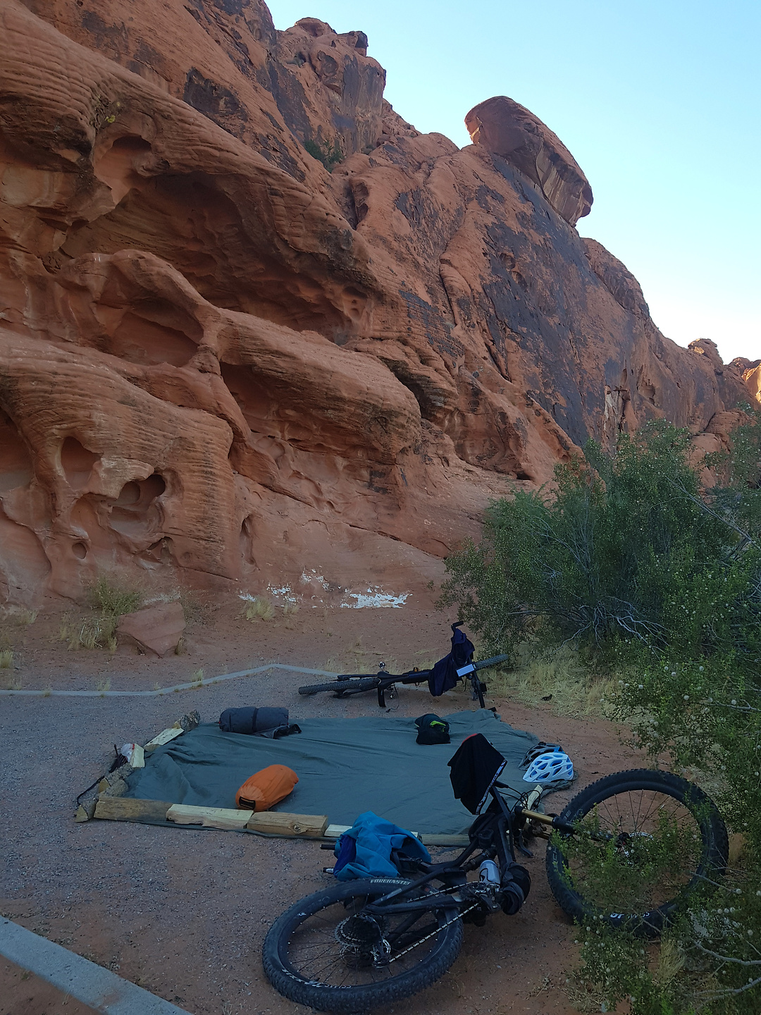 valleyoffire-camp.jpg