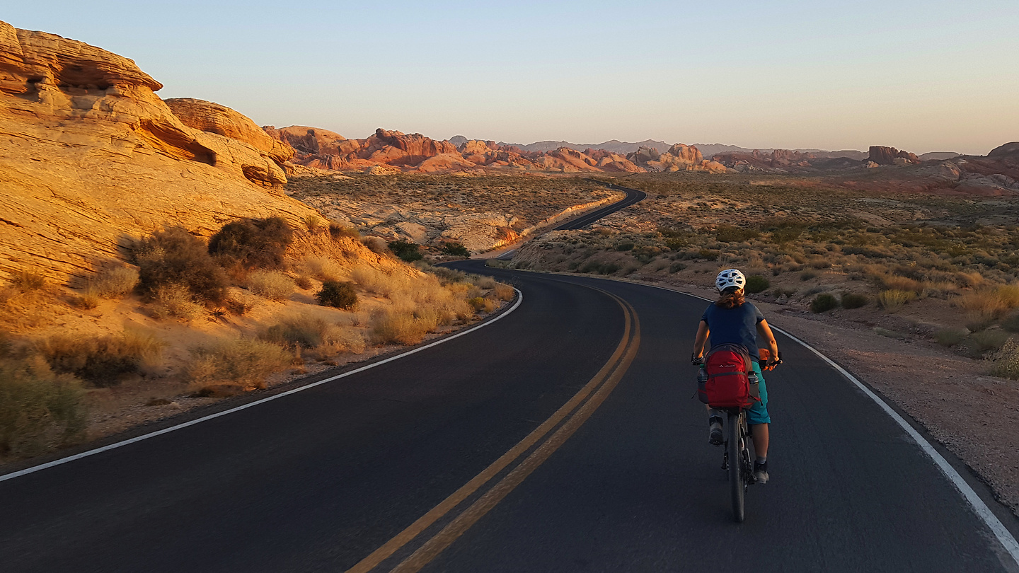 valleyoffire-road3.jpg