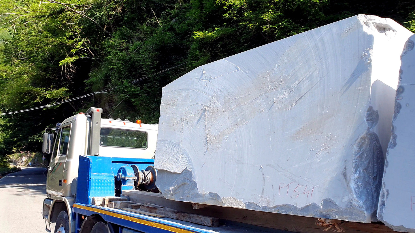 isola-marbletruck1.jpg
