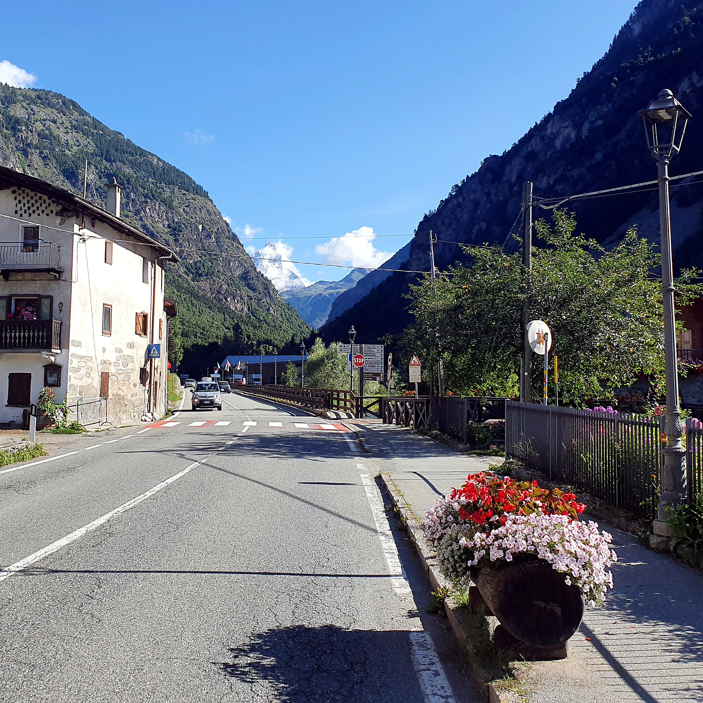 valtournenche-road.jpg