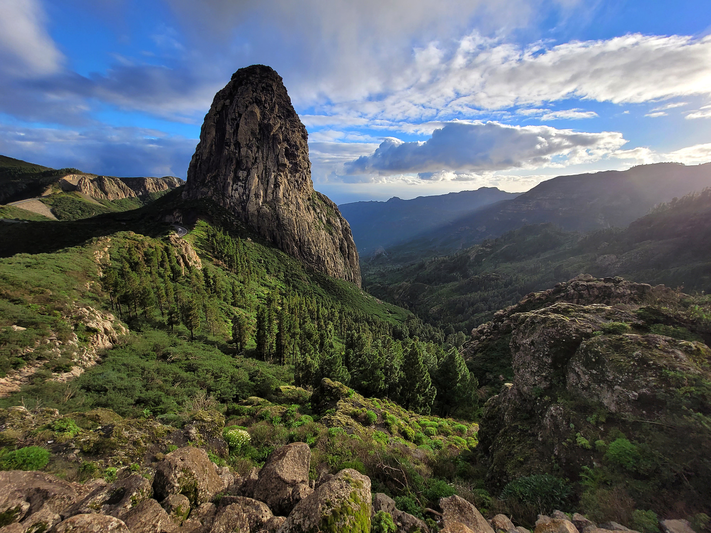 gomera-roqueagando.jpg