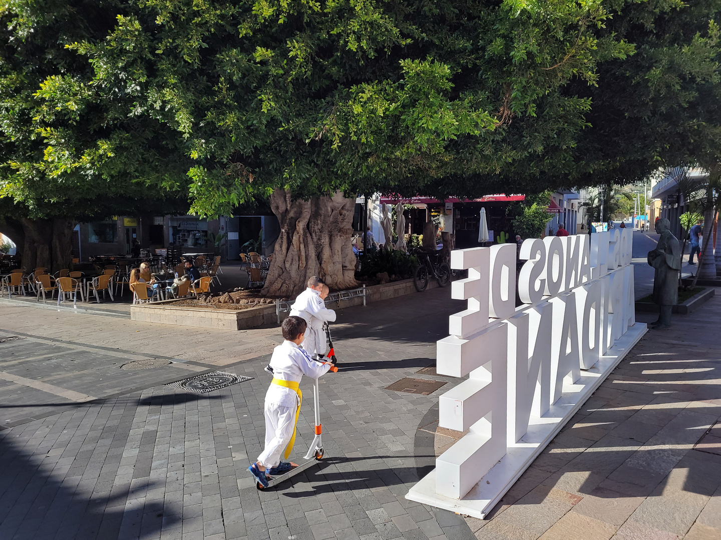 losllanos-plaza1.jpg