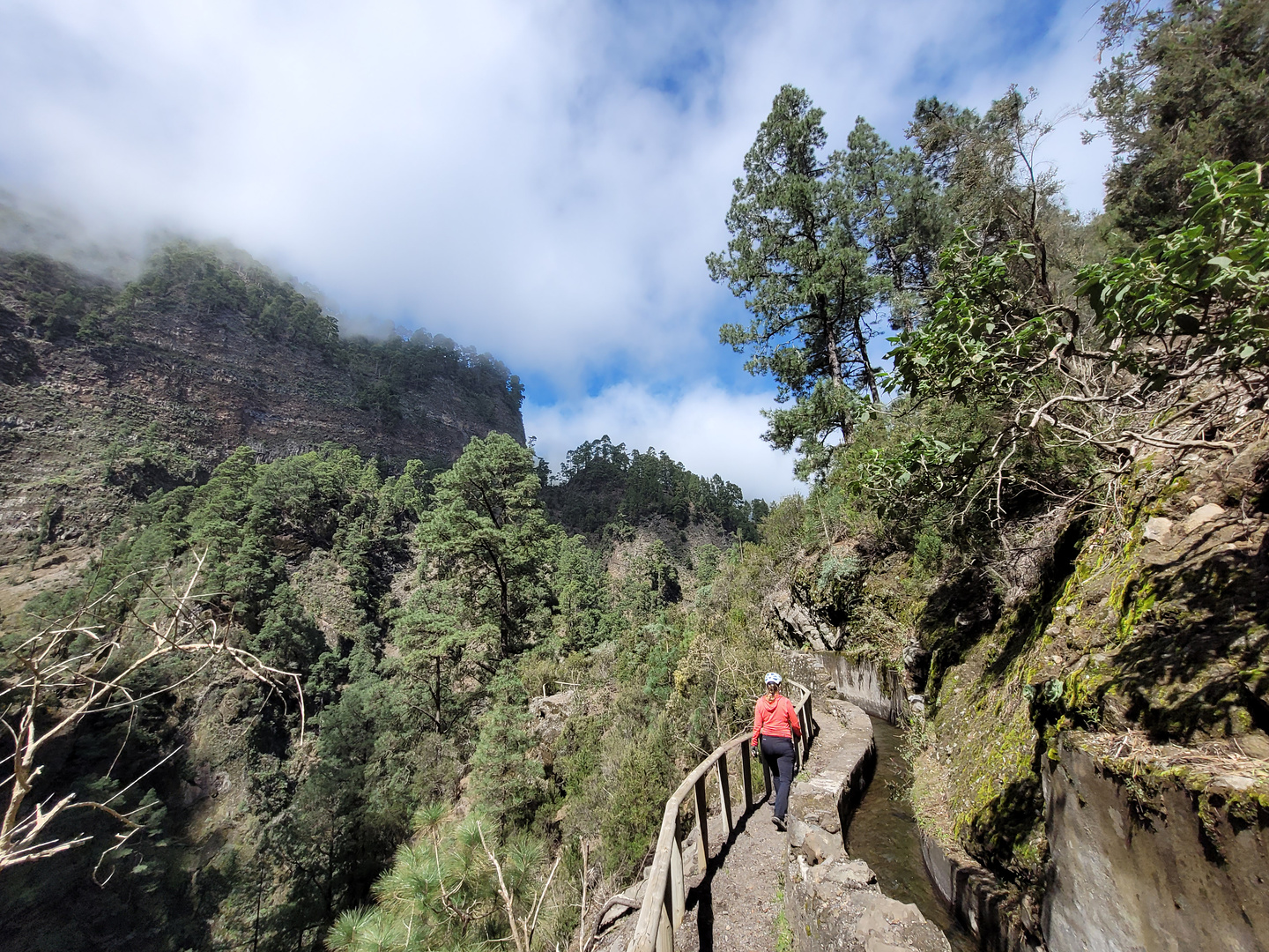 lostilos-hike17.jpg