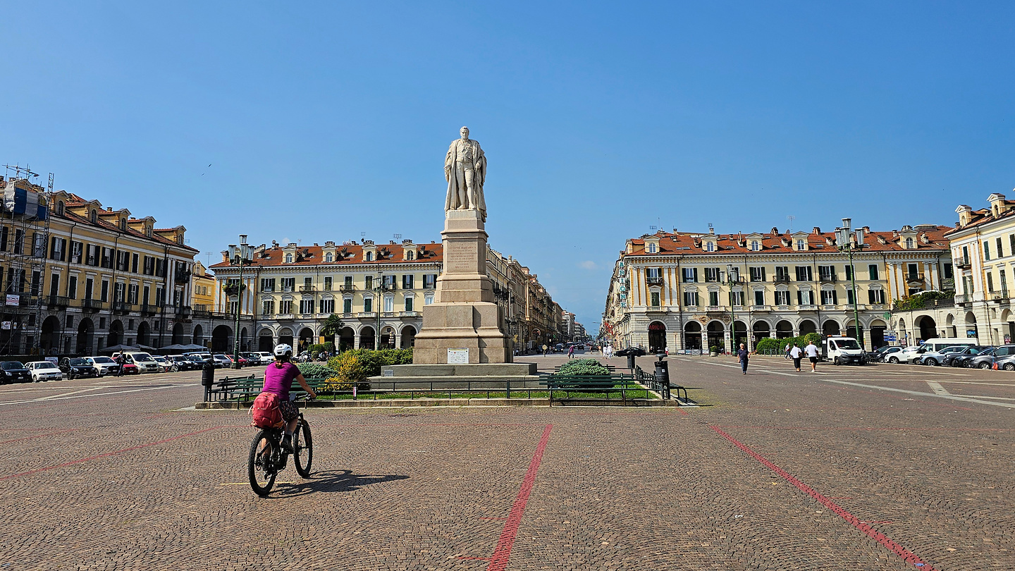 cuneo-town2.jpg