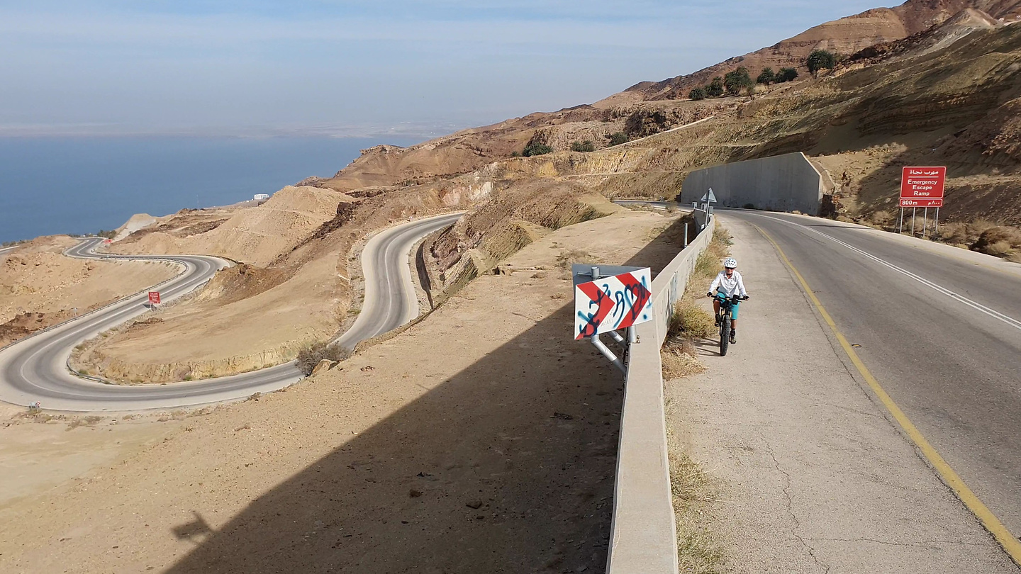 deadsea-road4.jpg