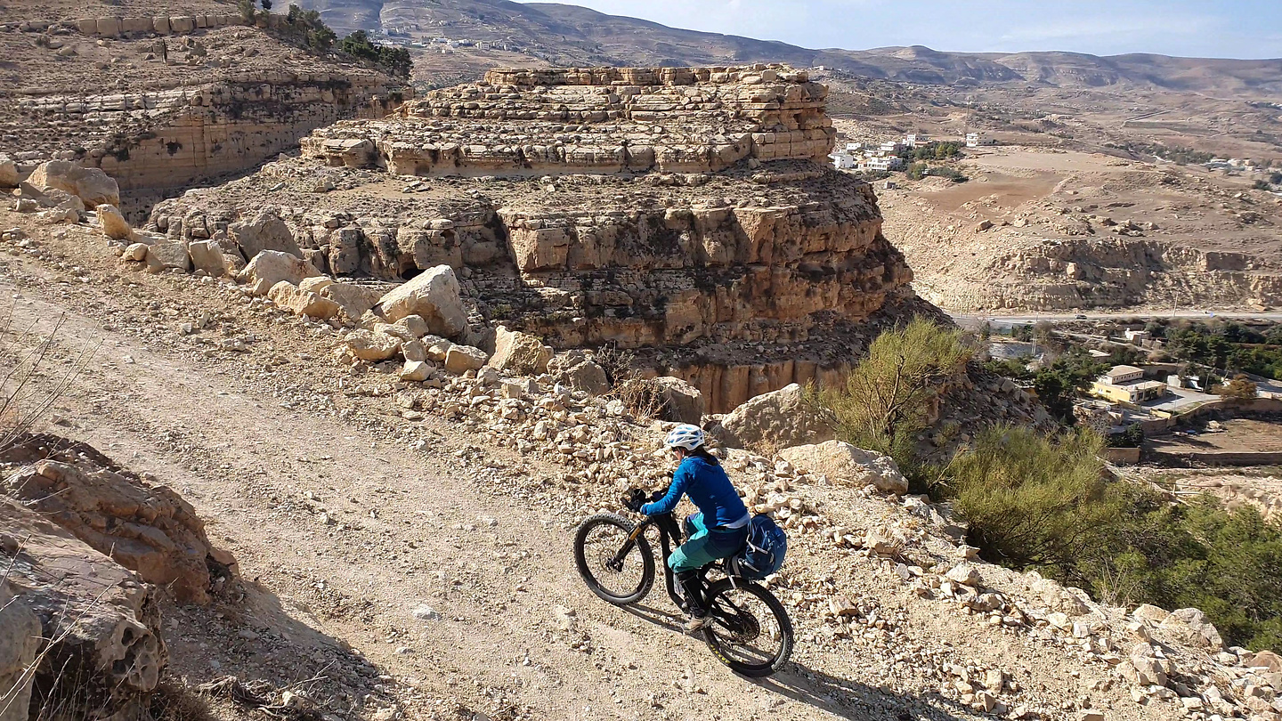 karak-uphill1.jpg