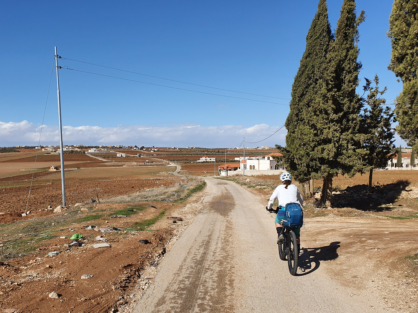 madaba-road2.jpg