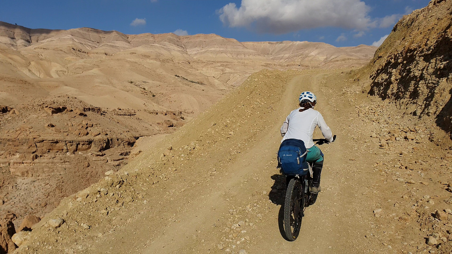 wadimujib-uphill2.jpg