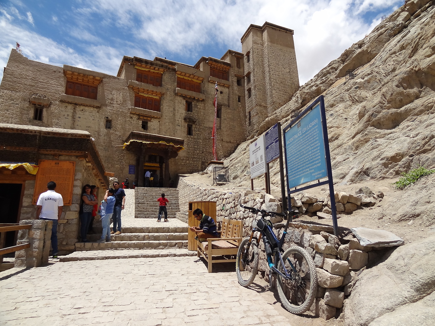 leh-palace1.jpg