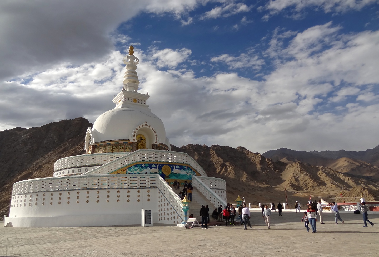 leh-shantistupa1.jpg