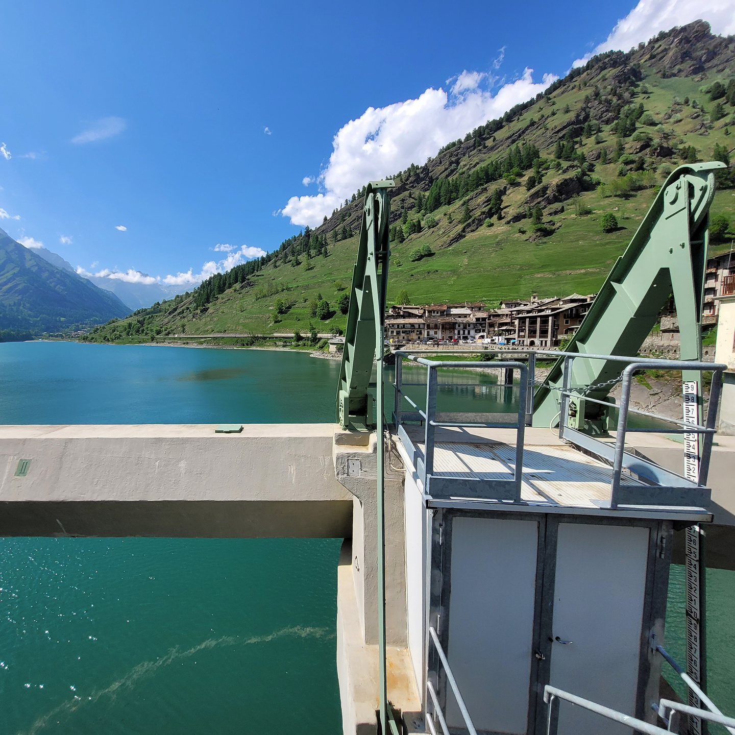 pontechianale-lake.jpg