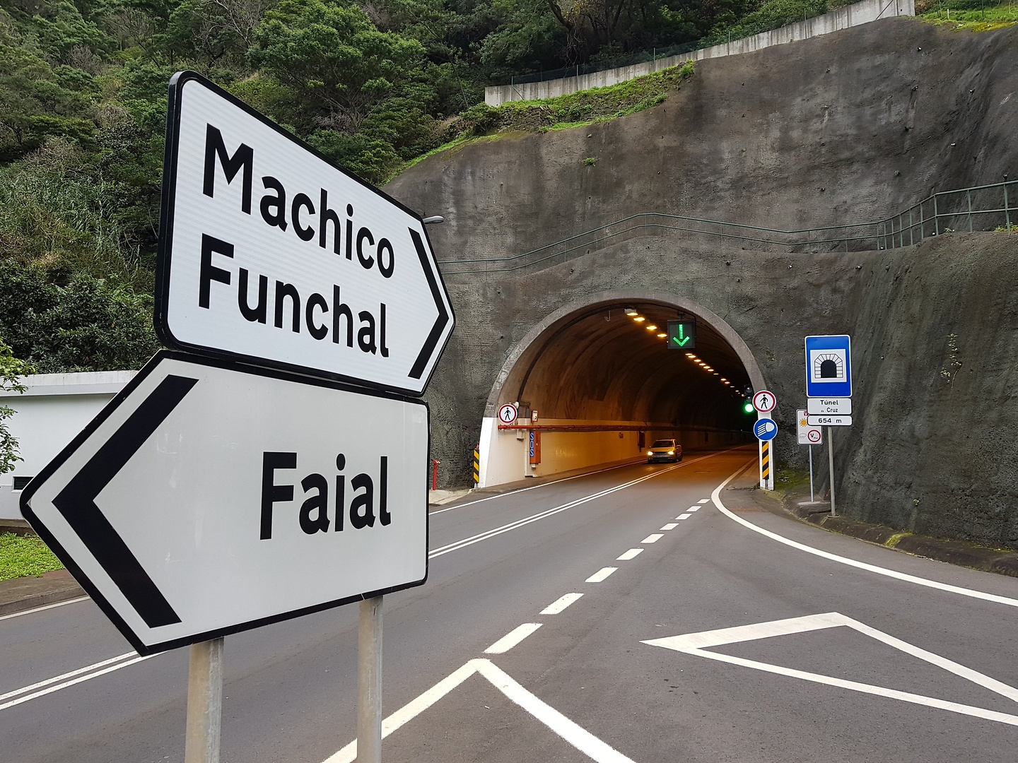 faial-tunnel.jpg