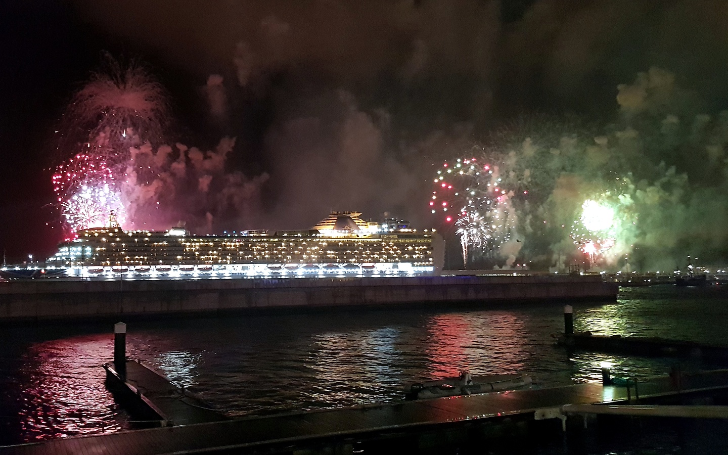 funchal-fireworks1.jpg