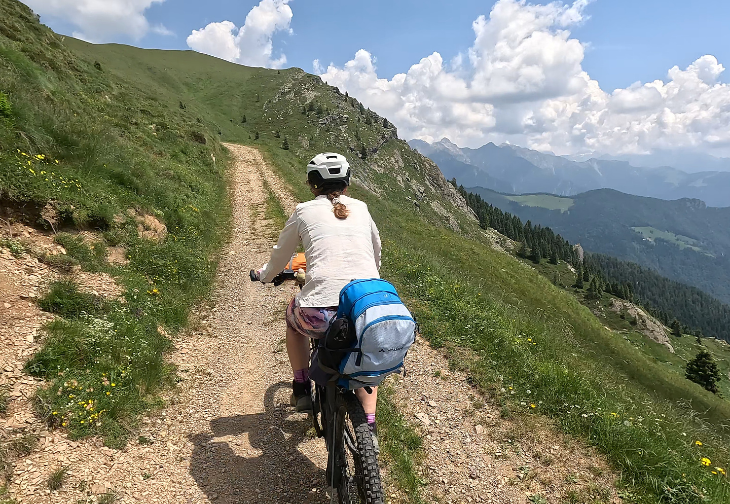 avaro-uphill2.jpg