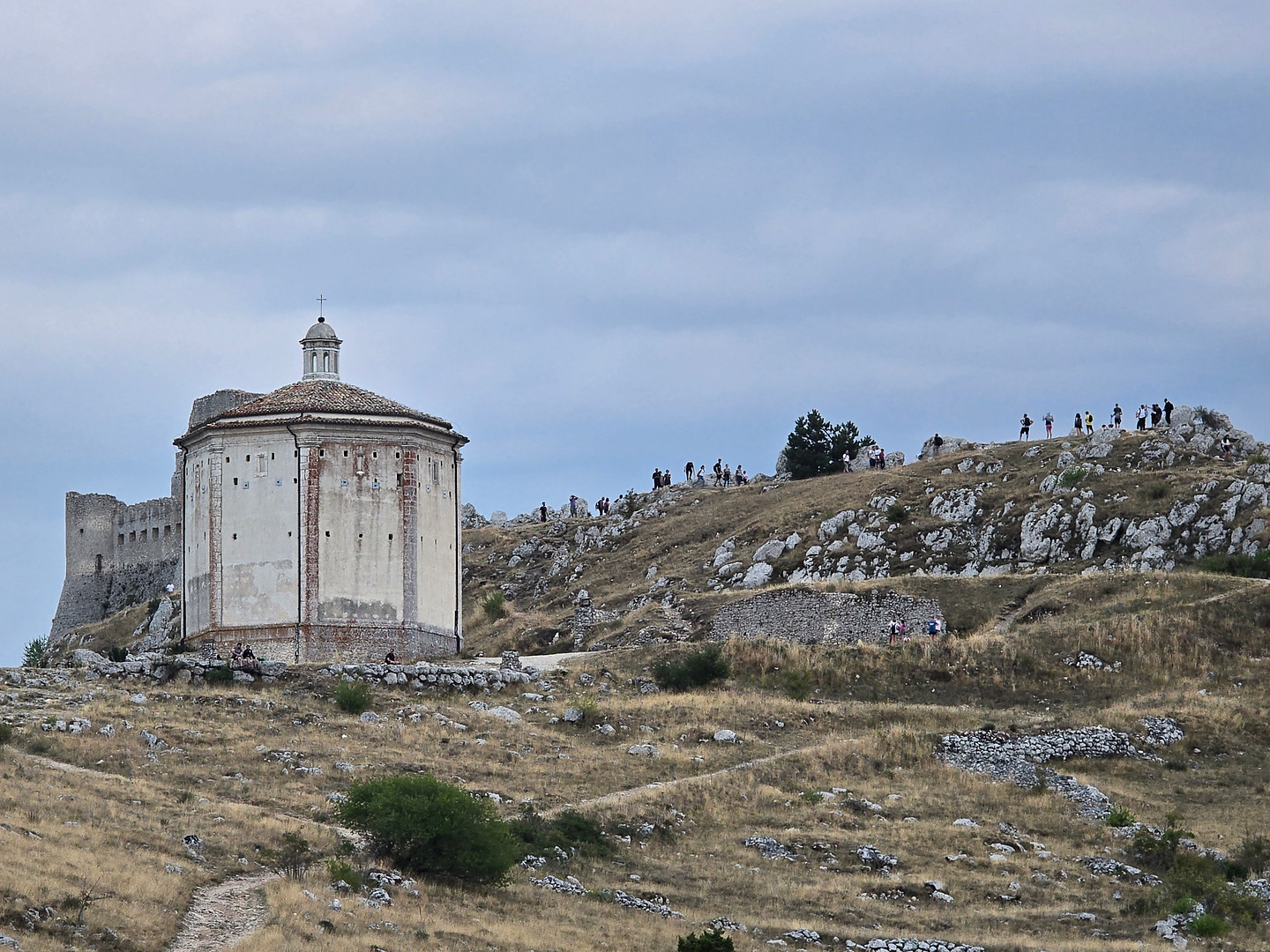 calascio-uphill7.jpg