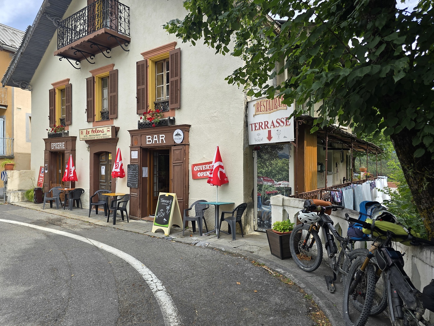 cayolle-bar1.jpg