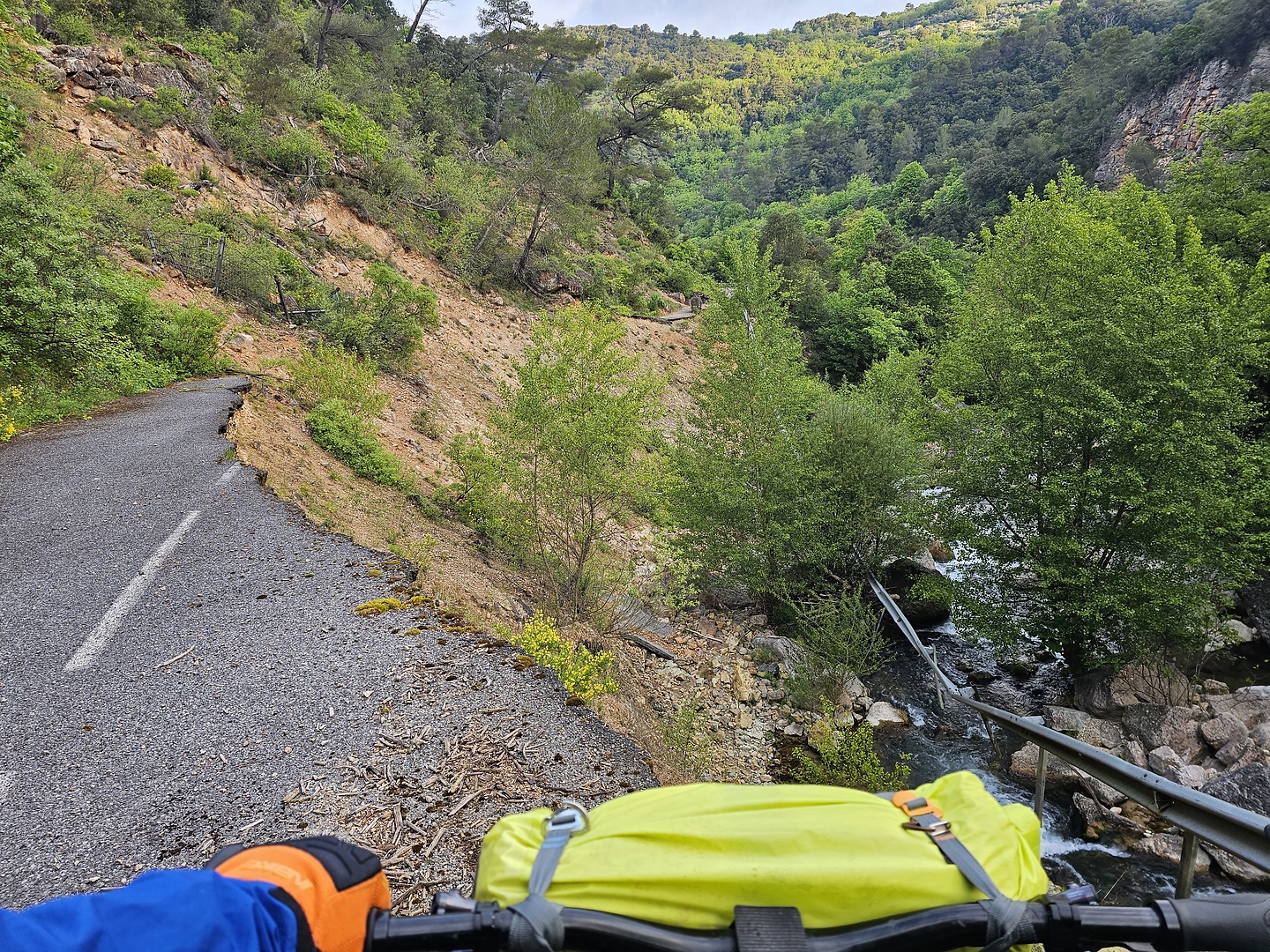 chateaudouble-gorges1.jpg