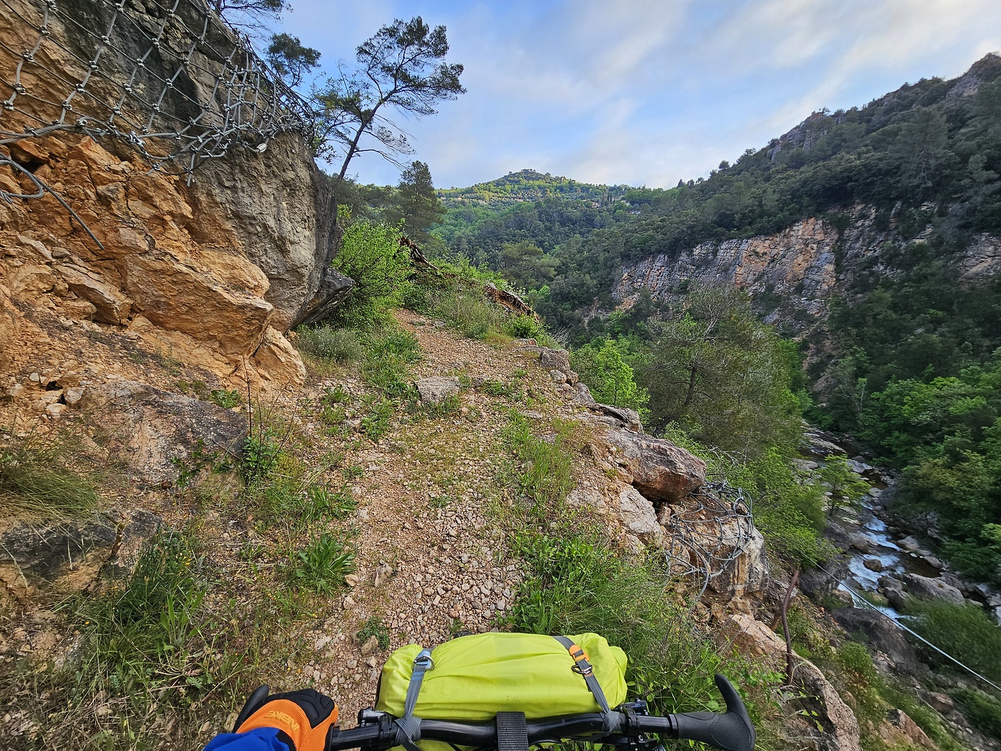 chateaudouble-gorges2.jpg