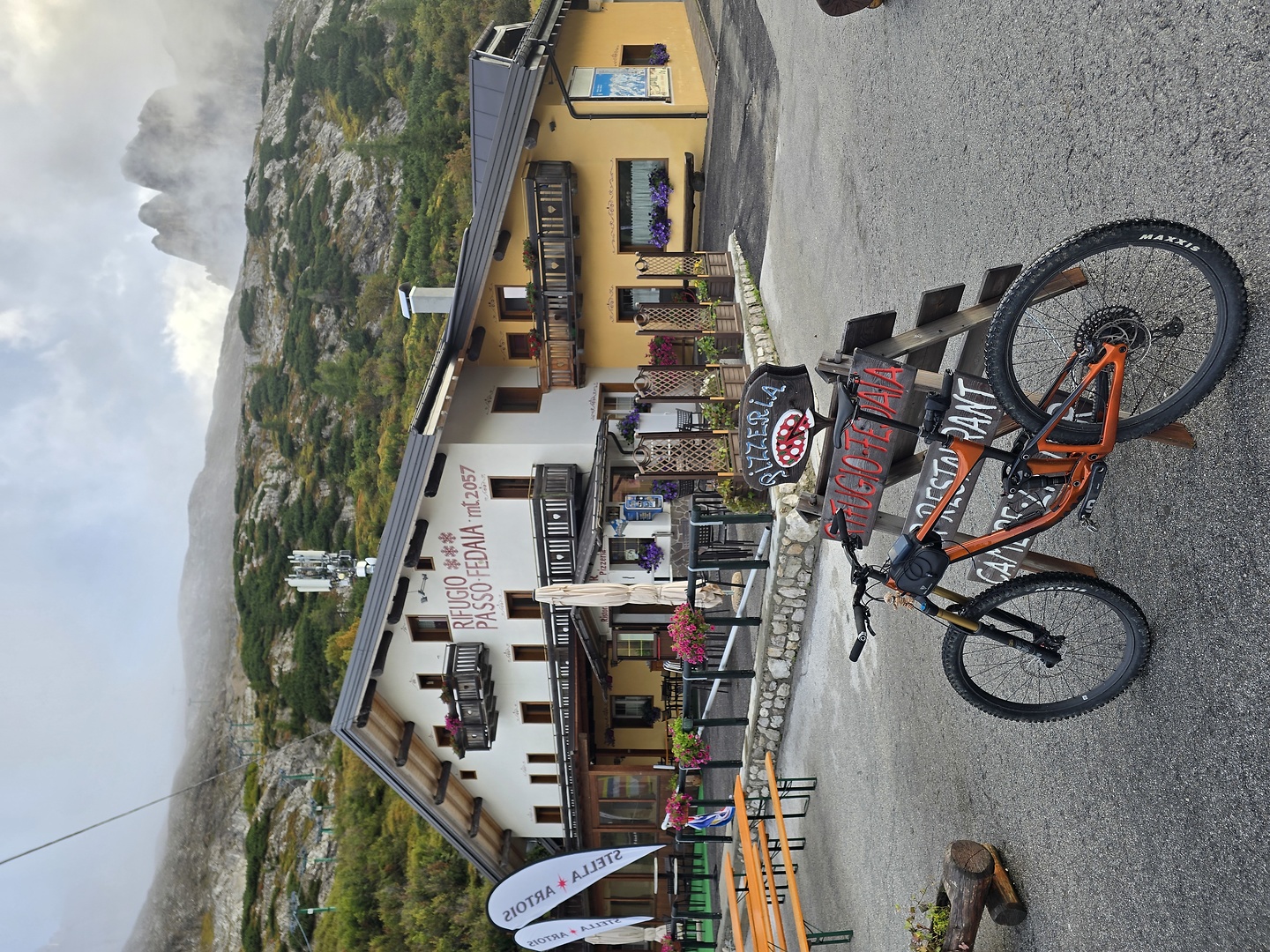 fedaia-rifugio1.jpg