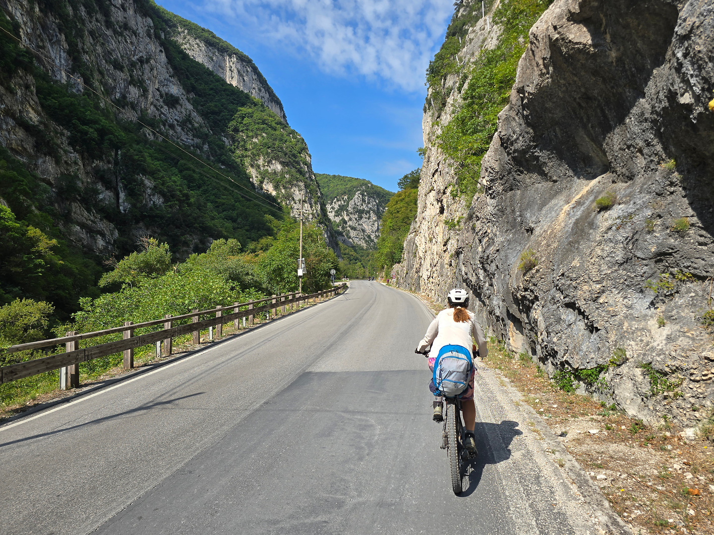 frasassi-road1.jpg