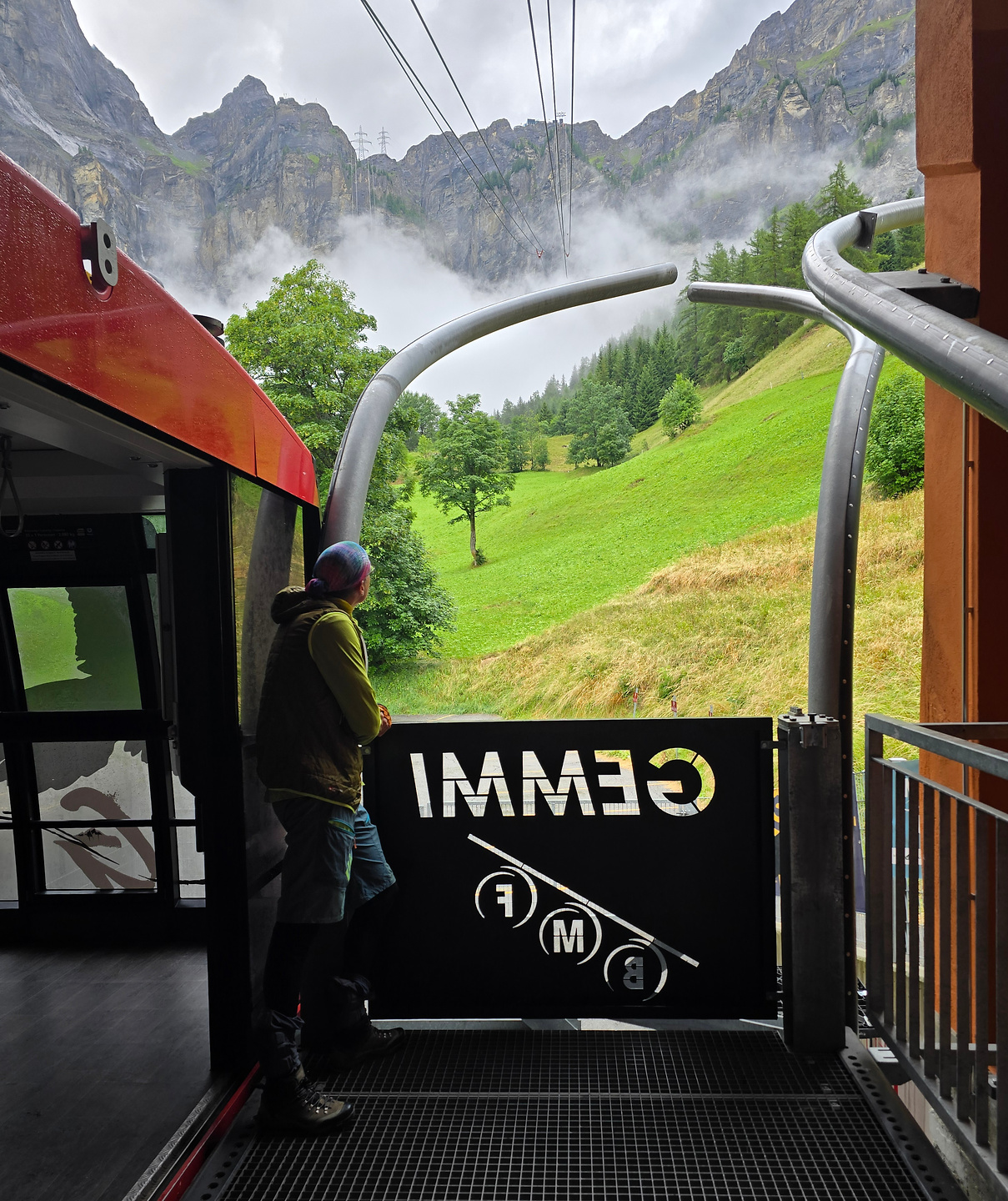 gemmi-cablecar2.jpg