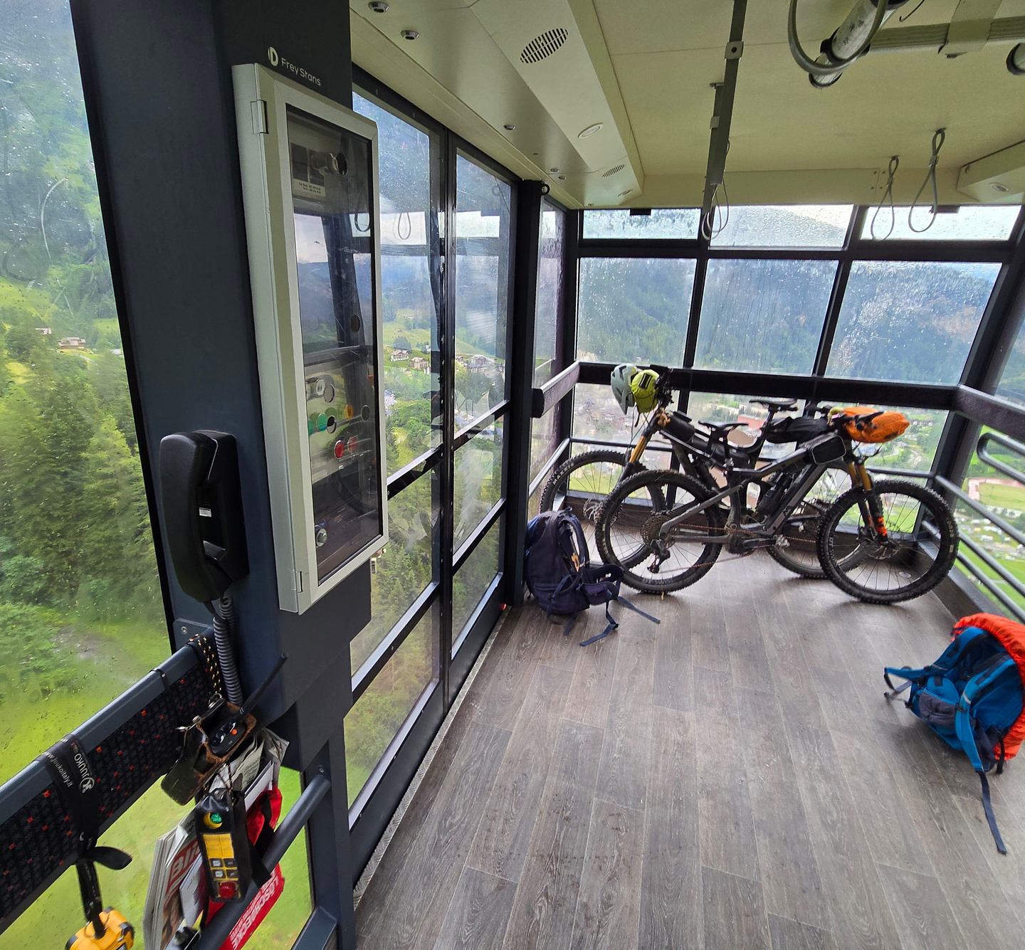 gemmi-cablecar3.jpg