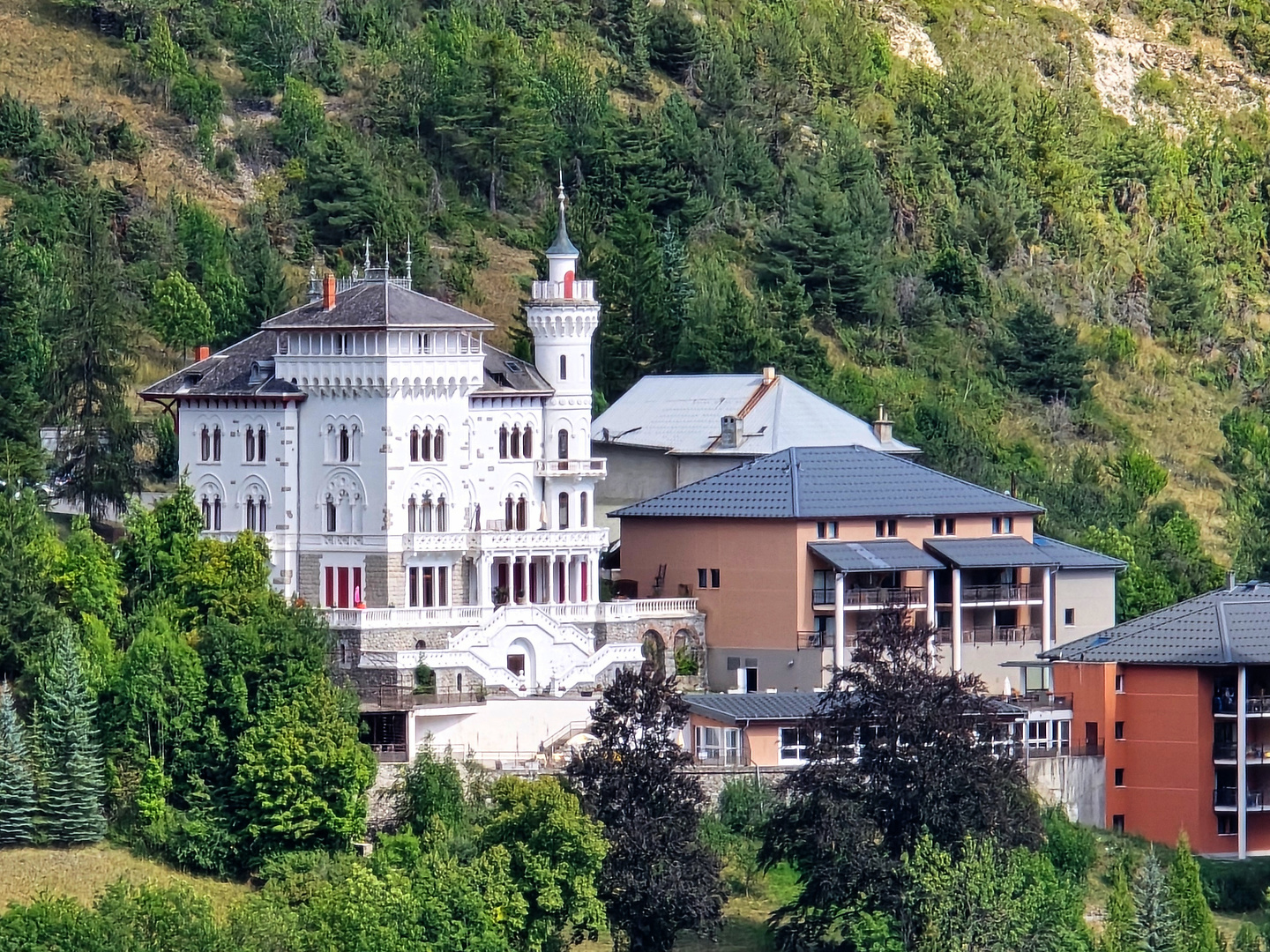 jausiers-town3.jpg