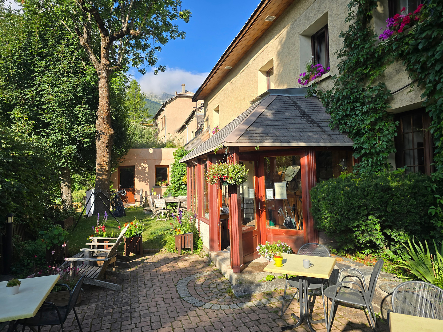 lagrave-hotel1.jpg