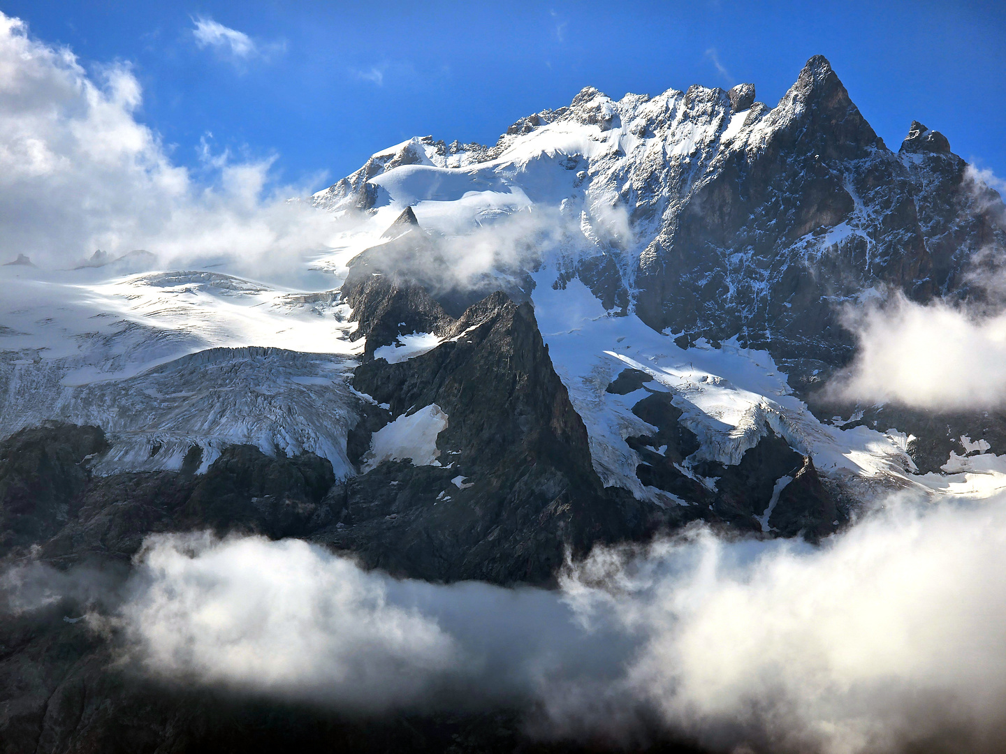 lagrave-trail2.jpg