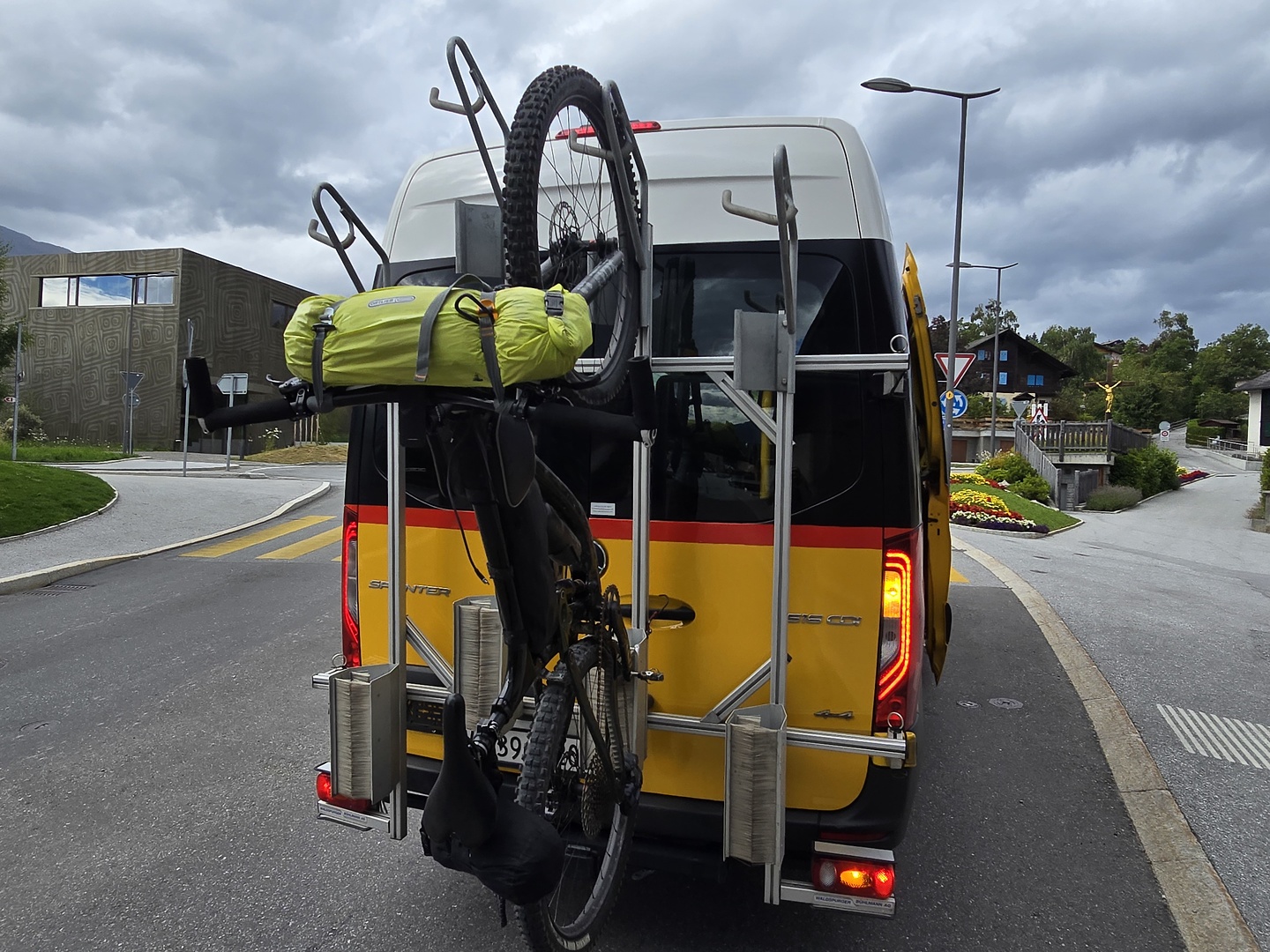 lens-bus.jpg