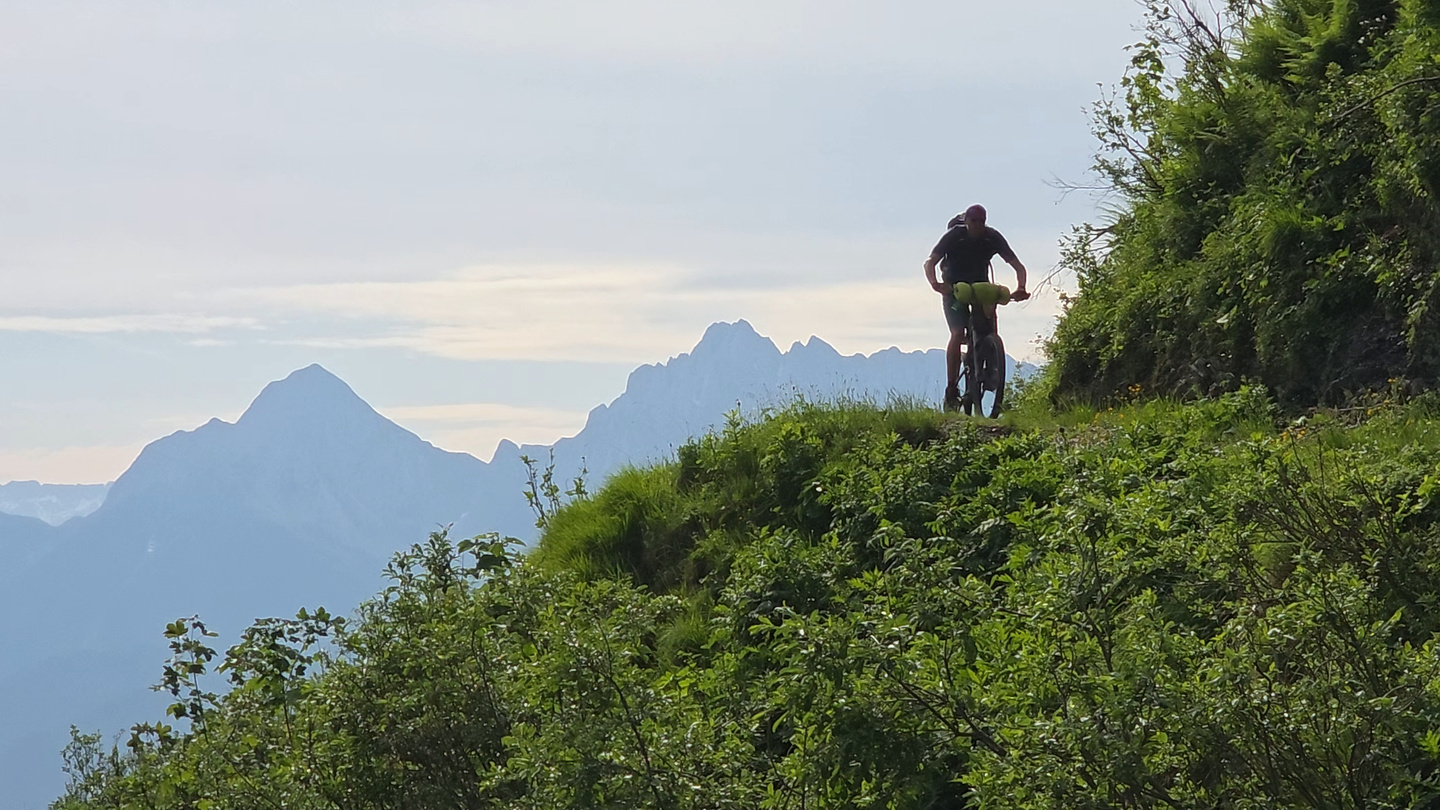 manina-uphill2.jpg