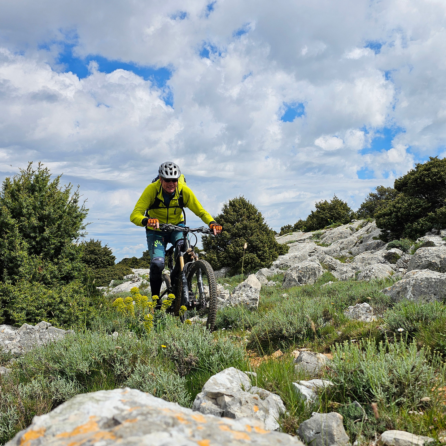 pradu405-trail2.jpg